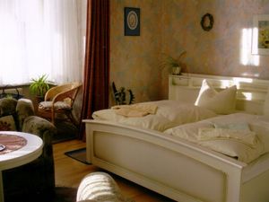 23303355-Doppelzimmer-4-Schwerin-300x225-2