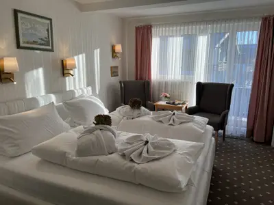 Doppelzimmer Ostseite - Balkon - Wohnbeispiel