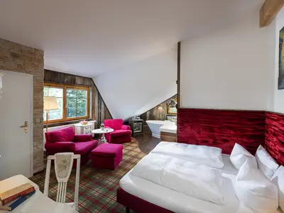 Wellnesszimmer Superior mit Badewanne und Seeblick