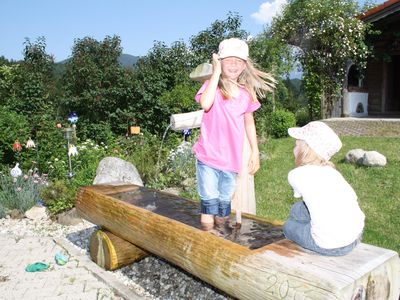 Abkühlung im Brunnen