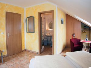 23879949-Doppelzimmer-2-Soltau-300x225-1