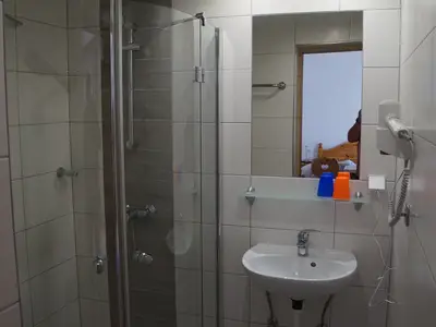 Badezimmer mit WC Doppelzimmer Terasse