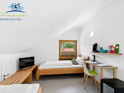 Zweibettzimmer mit Bad