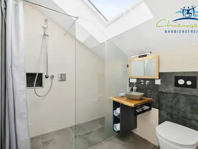 Zweibettzimmer mit Bad