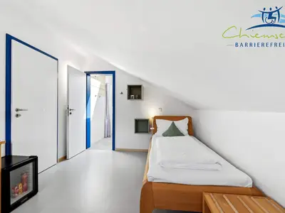 Zweibettzimmer mit Bad