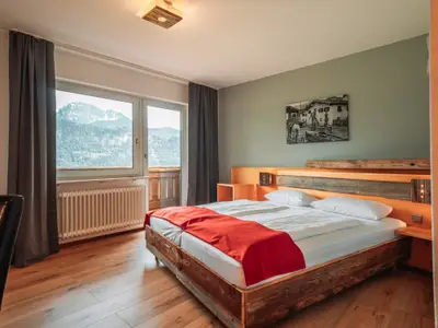 Schlafzimmer mit Doppelbett
