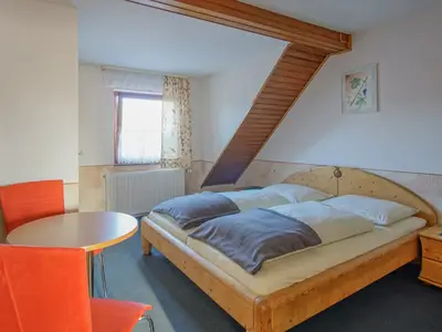 Nr. 9 Achat-Weinlaub Standard Doppelzimmer Du WC