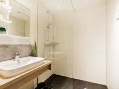 Doppelzimmer für 2 Personen (17 m²) in Emden 8/10