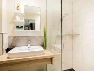 Doppelzimmer für 2 Personen (17 m²) in Emden 9/10