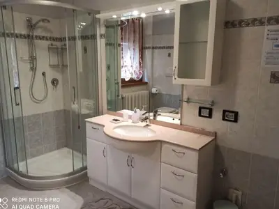 Doppelzimmer für 2 Personen (14 m²) 8/9