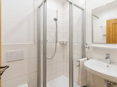 Badezimmer Dusche/WC und Fön