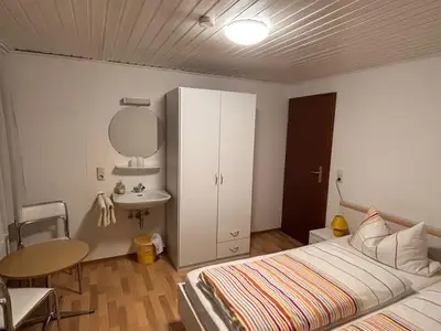 Doppelzimmer für 2 Personen (14 m²) 6/10