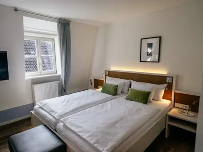 Doppelzimmer für 4 Personen (29 m²) in Dettelbach 2/9