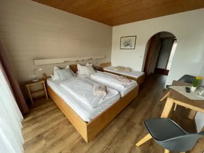 Doppelzimmer für 3 Personen (21 m²) in Rohrdorf 2/8