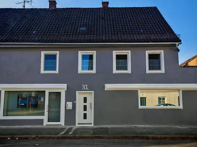 Frontansicht und Eingang Hausnummer 31