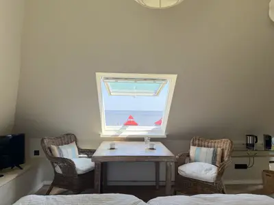 Dachgeschosszimmer mit Seeblick