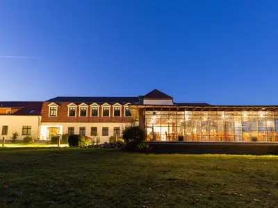 Außenansicht mit Wintergarten