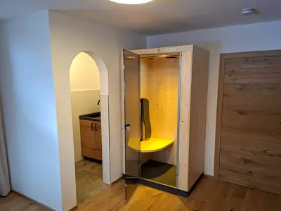 Zimmer 5 Therme und Service