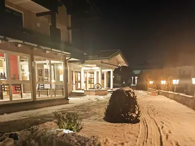 Aussenansicht abens Winter