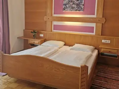 Doppelzimmer für 4 Personen (25 m²) in Strass im Attergau 2/10