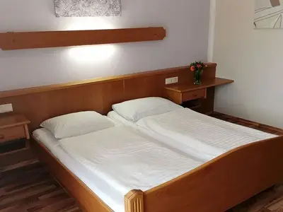 Doppelzimmer für 4 Personen (25 m²) in Strass im Attergau 4/10