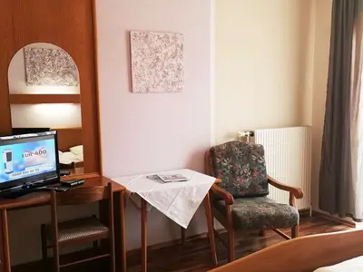 Doppelzimmer für 4 Personen (25 m²) in Strass im Attergau 5/10