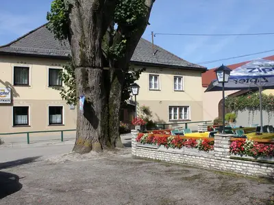Doppelzimmer für 3 Personen (18 m²) in Strass im Attergau 1/10