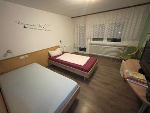 23894071-Doppelzimmer-2-Straubenhardt-300x225-2