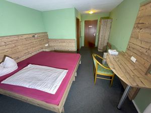 23894074-Doppelzimmer-2-Straubenhardt-300x225-2