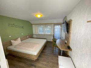 23894075-Doppelzimmer-2-Straubenhardt-300x225-2