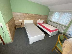 23894073-Doppelzimmer-2-Straubenhardt-300x225-2