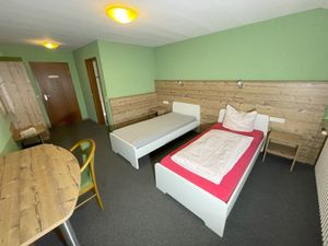 23894073-Doppelzimmer-2-Straubenhardt-300x225-4