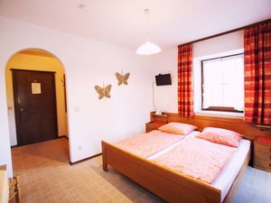 24048812-Doppelzimmer-2-Teisendorf-300x225-5