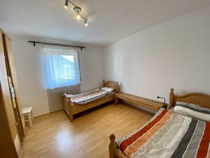 24050367-Doppelzimmer-2-Teisendorf-300x225-5