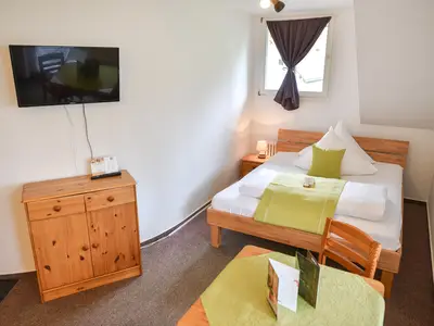 Doppelzimmer mit eigener Dusche und Gemeinschaft WC