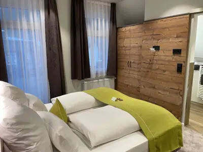 Doppelzimmer mit Dusche und Balkon