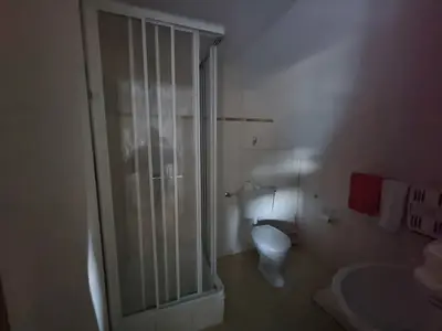 INSIDE, BATHROOM