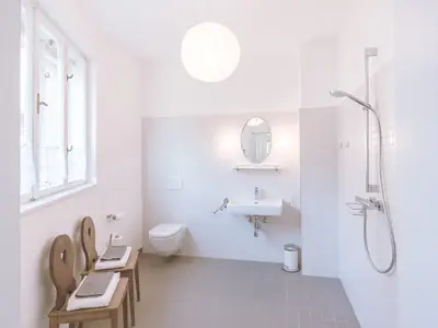 Bad von Valerie & Livia