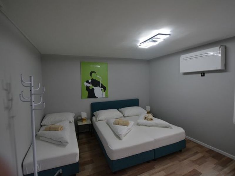 23668881-Doppelzimmer-2-Villach-800x600-2