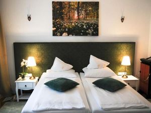 23668972-Doppelzimmer-2-Villach-300x225-4