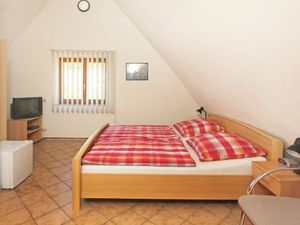 20088611-Doppelzimmer-2-Vogtsburg-300x225-4