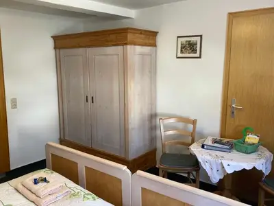 Doppelzimmer für 2 Personen (14 m²) in Harbshausen 8/10