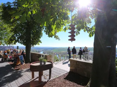 Terrasse auf der Vogelsburg über der Mainschleife