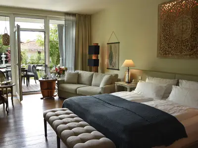 Gartenzimmer mit Blick auf die Terrasse