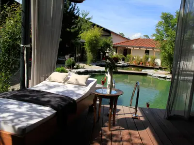 Gartenzimmer Terrasse am Schwimmteich