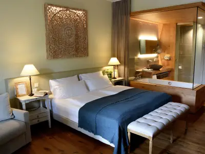 Gartenzimmer mit offenem Bad