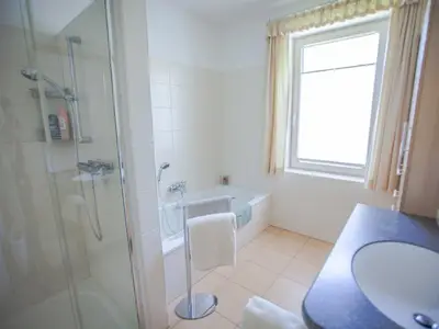 Zweibettzimmer ensuite Bad