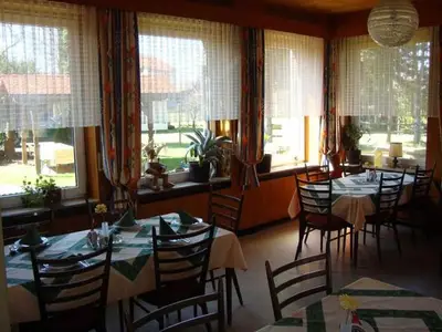 Doppelzimmer für 3 Personen (18 m²) in Strümpfelbrunn 4/9