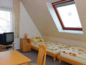 18307170-Doppelzimmer-2-Waren (Müritz)-300x225-5