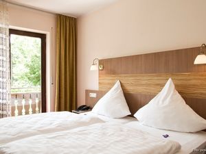 18316719-Doppelzimmer-3-Weilbach-300x225-5